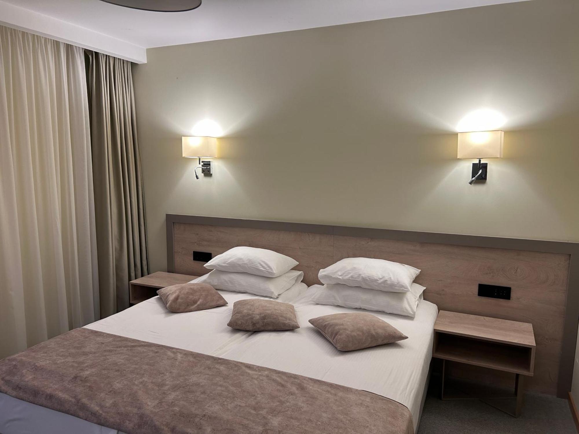 Hotel Siesta Užice Exteriör bild