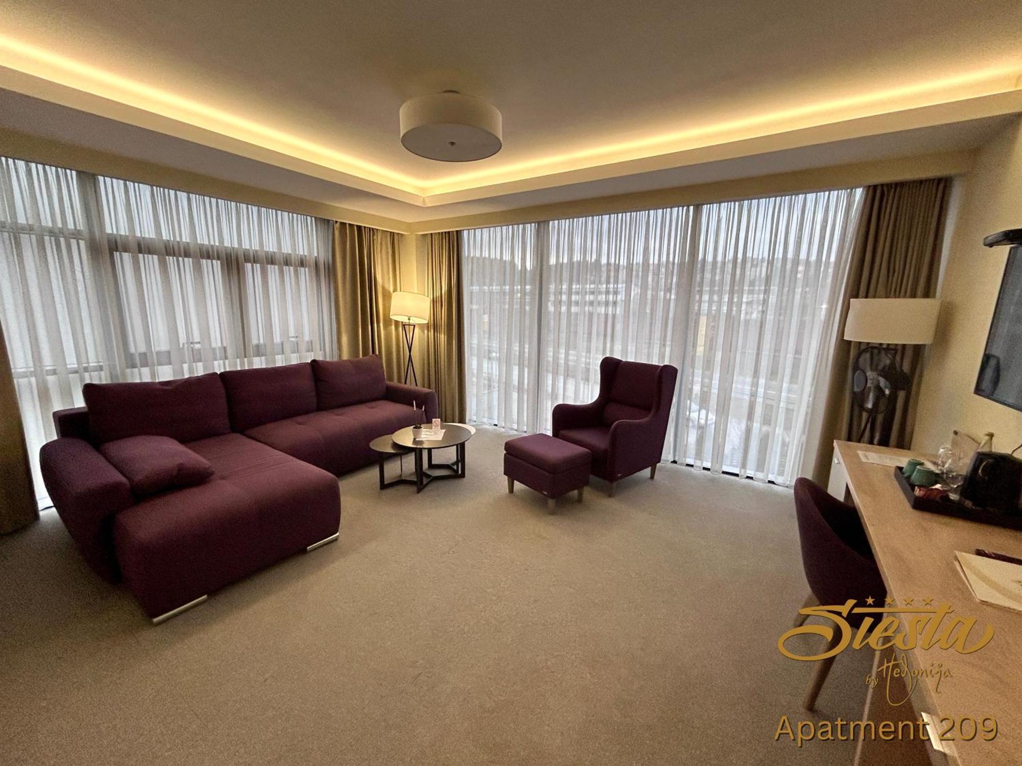 Hotel Siesta Užice Exteriör bild